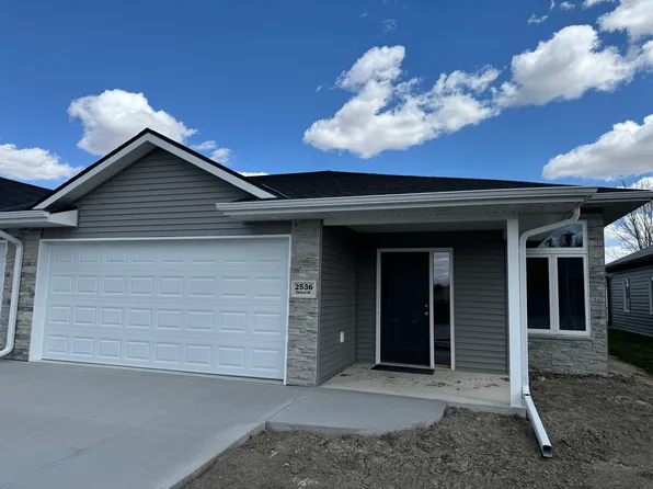 1719 Victoria Ln, Fremont, NE 68025