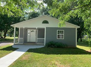633 S Iowa St, Oswego, KS 67356