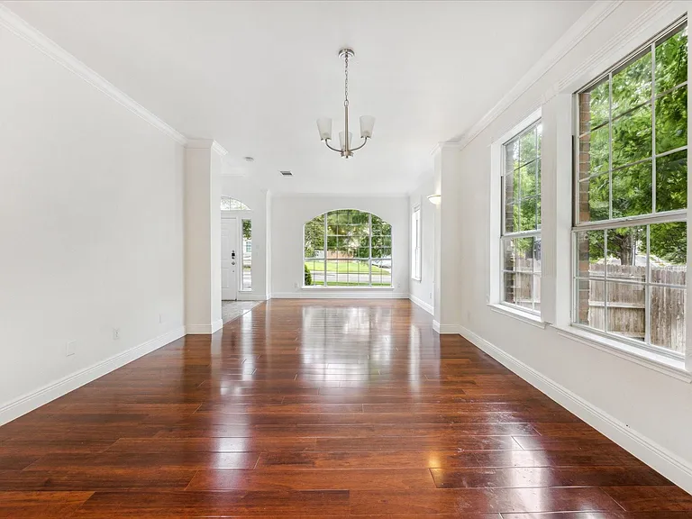2926 Winchester Dr — Photo 19