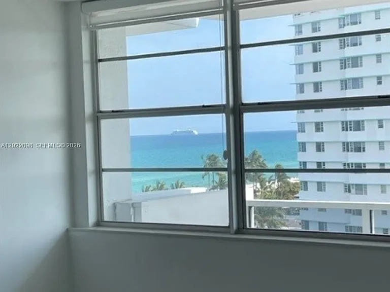 5313 Collins Ave #1004 — Photo 12