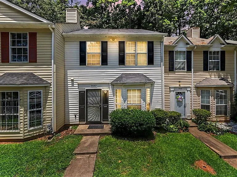 5582 Stonington Trace Pkwy — Photo 1