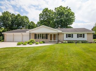 N55W21331 Logan Dr, Menomonee Falls, WI 53051