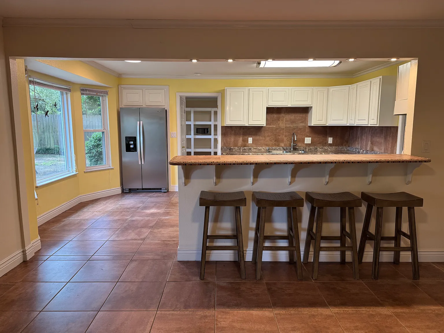 4 bed, 2010 sqft, $2,750 — Photo 4