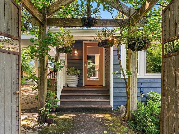 4th image of 12032 Vashon Highway SW