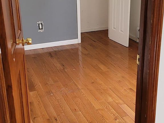 4th image of 9513 112th St Floor 2