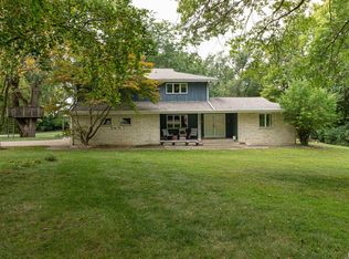 24 Oriole Ln, Pekin, IL 61554