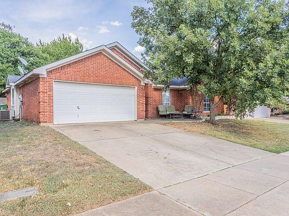 2nd image of 814 Parkhill Dr