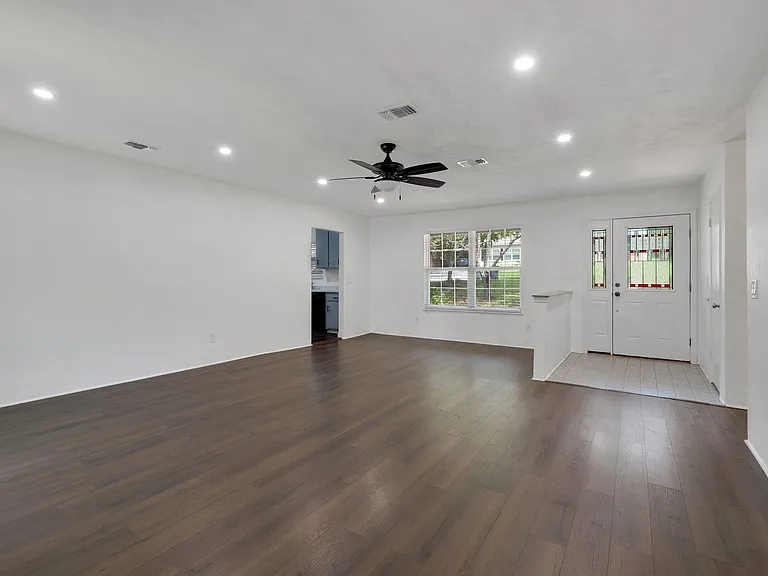 1112 Missionwood Ln — Photo 4