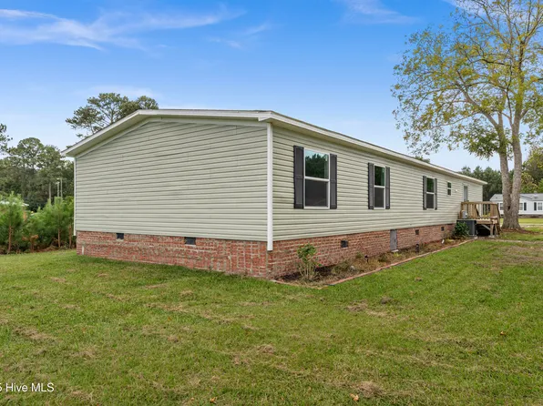 120 NW First Street, Teachey, NC 28464