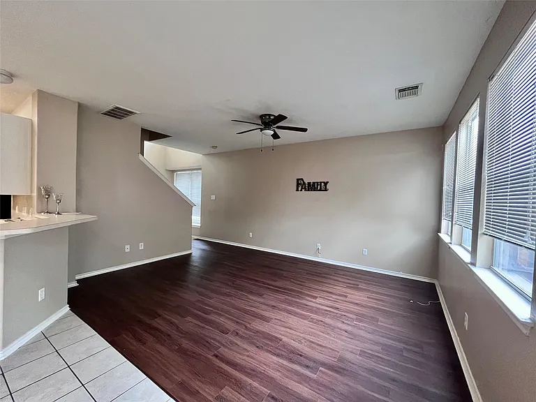 2811 Hackamore Hollow Ln — Photo 12
