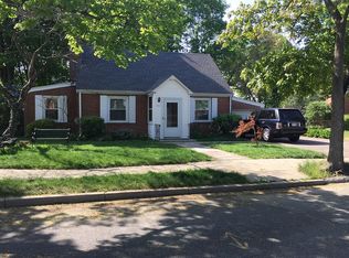 138 Russell Rd, Newton, MA 02465