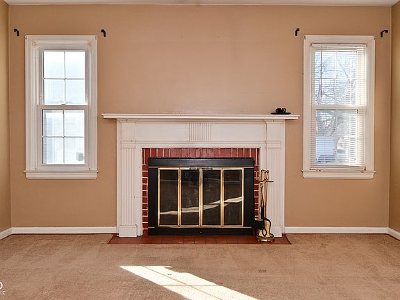 3rd image of 3533 N Grant Ave