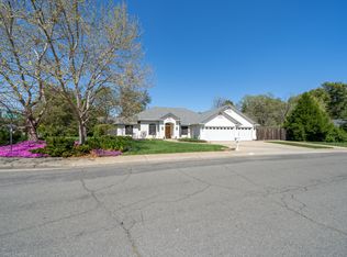 2380 El Vista St, Redding, CA 96002