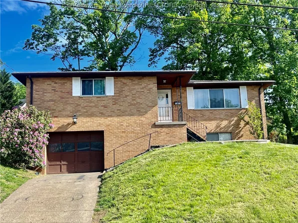 1325 Village Dr, South Charleston, WV 25309