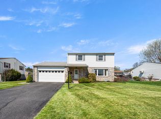 416 Laurelwood Dr, Douglassville, PA 19518