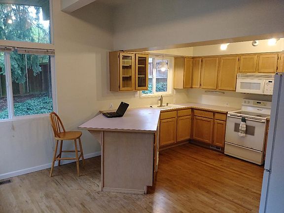2nd image of 6635 NE 191st St