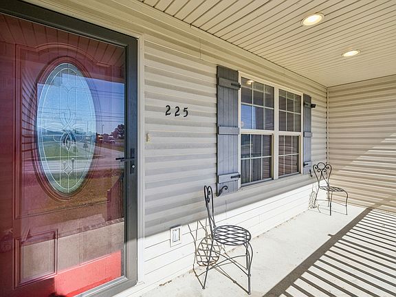 3rd image of 225 Eagle Blvd