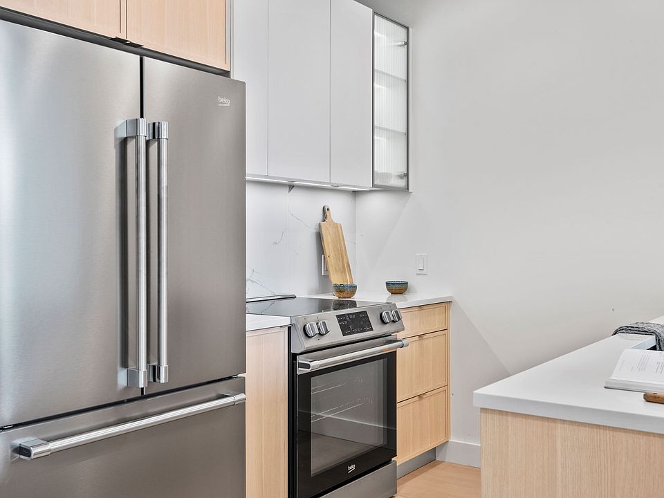 1st image of 218 Front St #1402