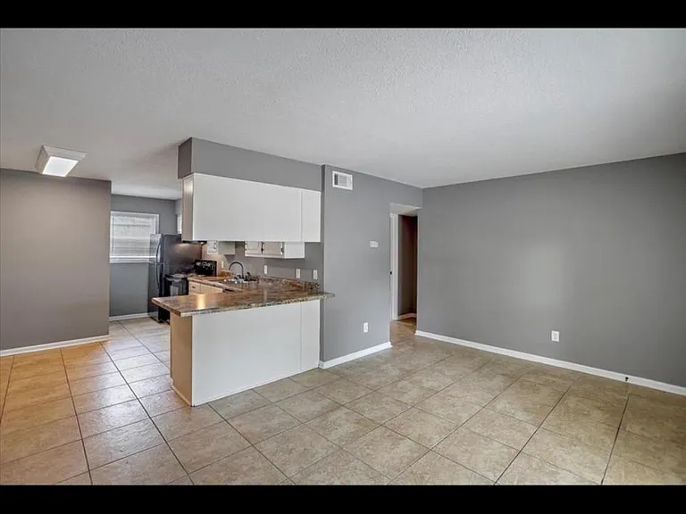 112 Eureka St — Photo 6