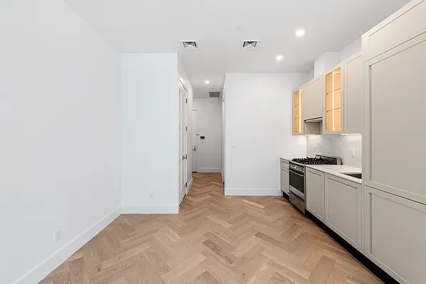 Rented by Nest Seekers International | media 11