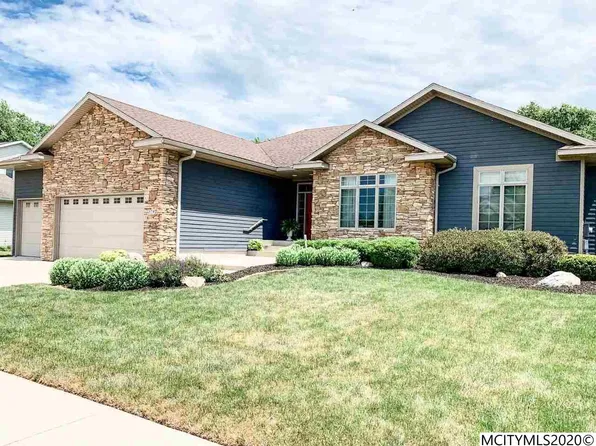 1797 S Rhode Island Ct, Mason City, IA 50401