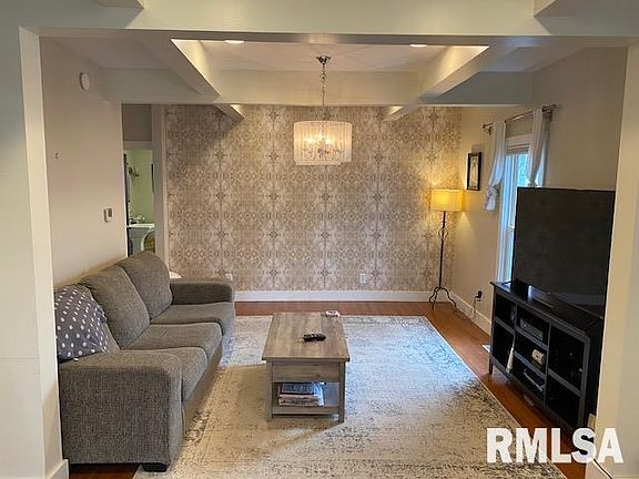 3rd image of 414 Elles Ave