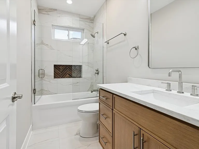302 Hughes Ave — Photo 9