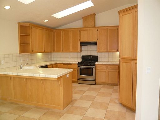 5th image of 2423 N Acacia St
