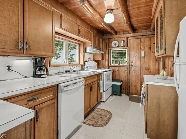 16 Glendale Rd, West Milford Twp., NJ 07421