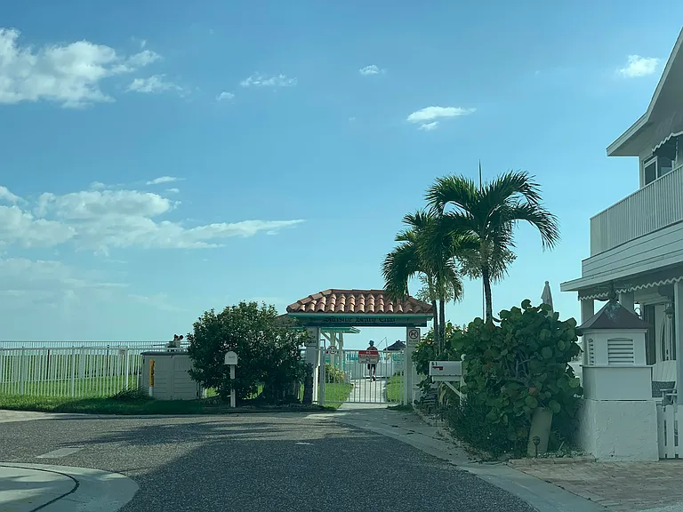 Redington Shores beach access 1 block away!