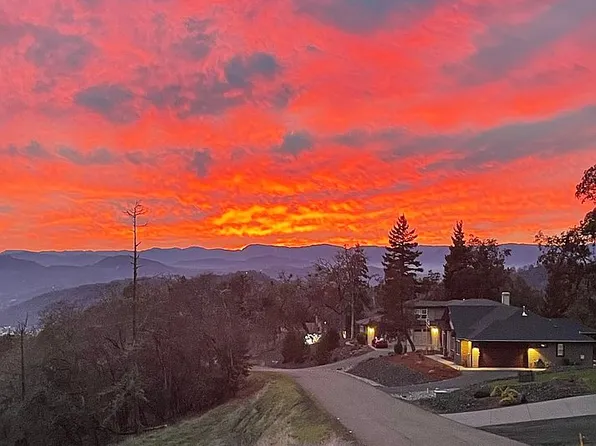 1120 Southridge Way, Roseburg, OR 97470
