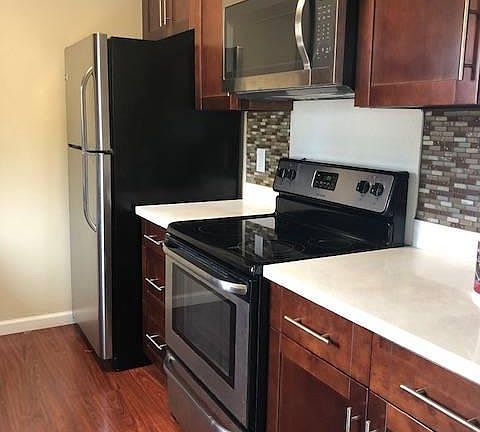 4th image of 1114 Village Dr APT 17