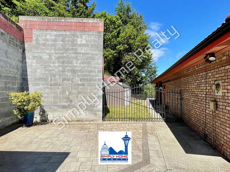 2781 Chambers Point Ct — Photo 2