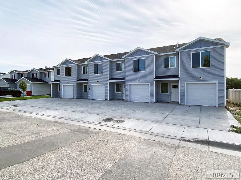 3 bed, 2.5 bath, 1500 sqft, $1,650 — Photo 2