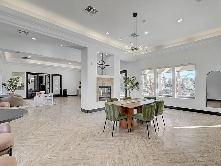 7413_Russell Rd-14