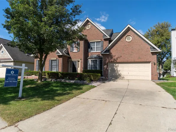 1048 Cantor Ln, South Lyon, MI 48178