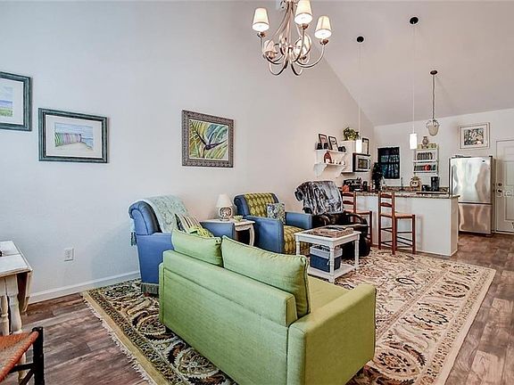 2nd image of 1009 Park Dr