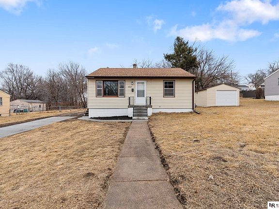 3rd image of 3917 N 41st St