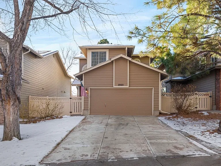 2060 E Phillips Ln — Photo 31