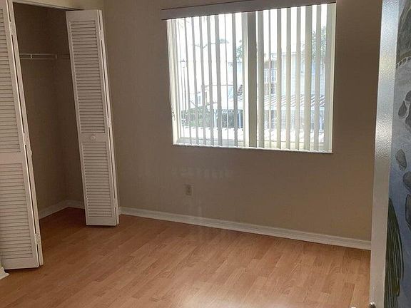5th image of 233 SE Village Drive #233