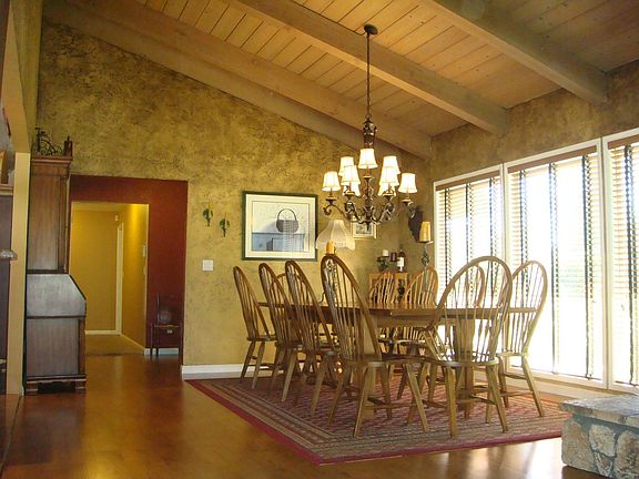 LIVING/FORMAL DINING