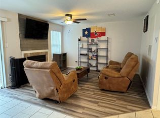 418 Garland Dr APT 118, Lake Jackson, TX 77566