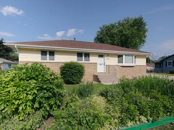 7218 Oliver Ave N, Brooklyn Center, MN 55430