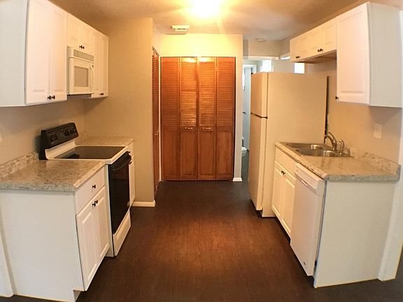 5th image of 7635 Crestwood Ln