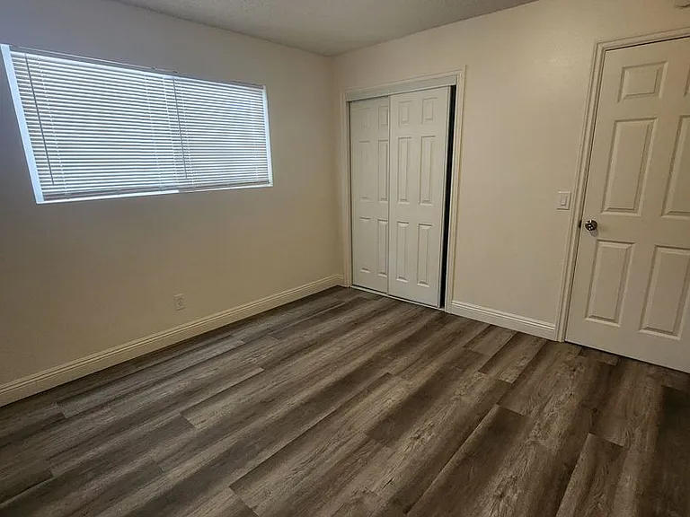 241 Clarence Ave — Photo 8