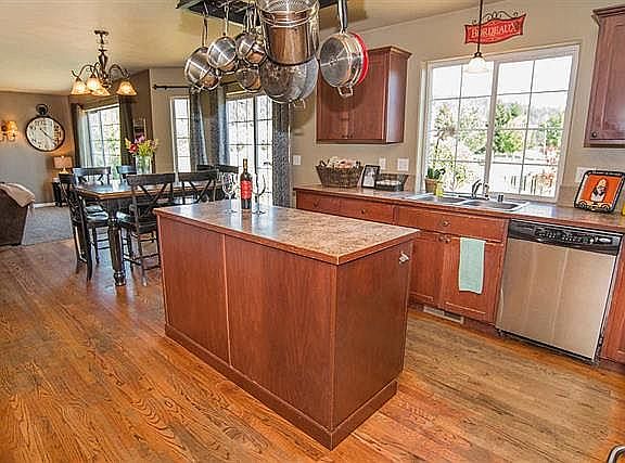 Kitchen with island
