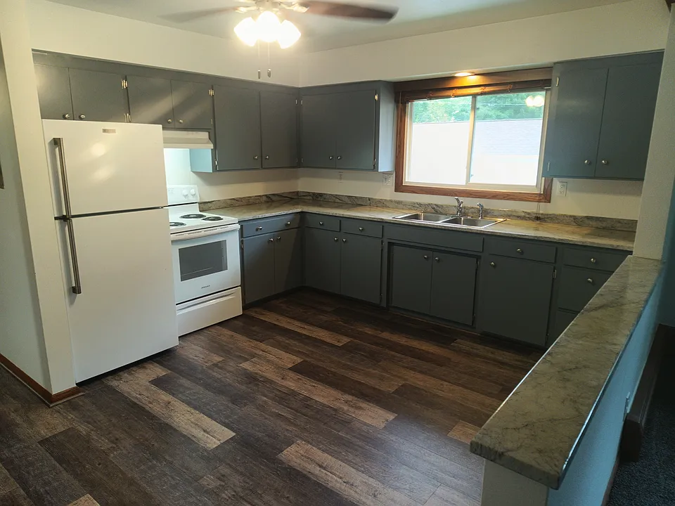 1380 Old Main St S #2