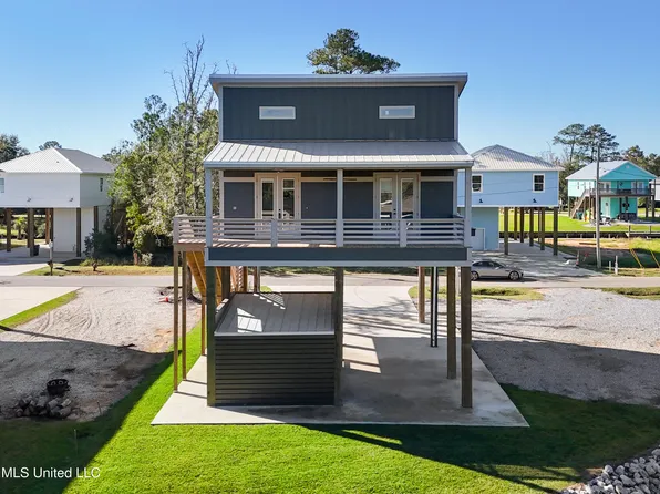 4066 Blue Jay St, Bay Saint Louis, MS 39520