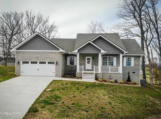 1417 Briarwood Dr, Sevierville, TN 37876