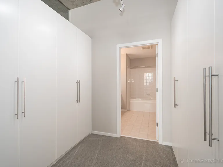 1000 W Adams St — Photo 10